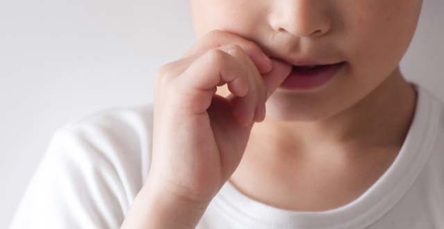子どもの爪を噛むのをやめさせる一番効果的な方法 パパシャブログ