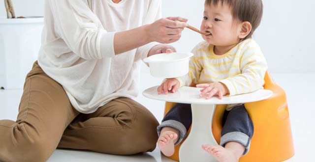 赤ちゃんの離乳食 パン粥 はいつから 作り方と摂取量 パパシャブログ