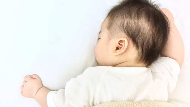 赤ちゃんのうつぶせ寝はいつからできる 危険性と防止対策 パパシャブログ